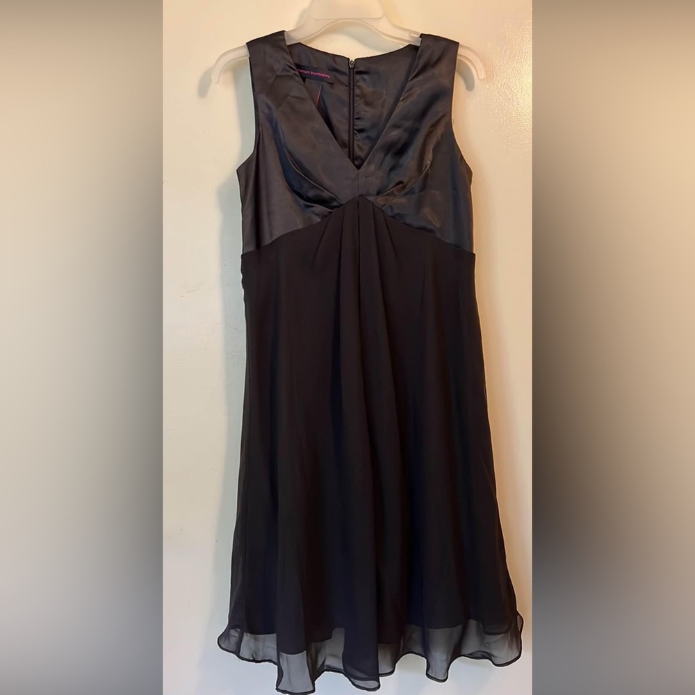 ✨ Hayley Matthews Midi Flare Dress ✨